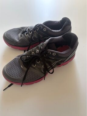 Nike Women's Running Shoes with Flywire Technology